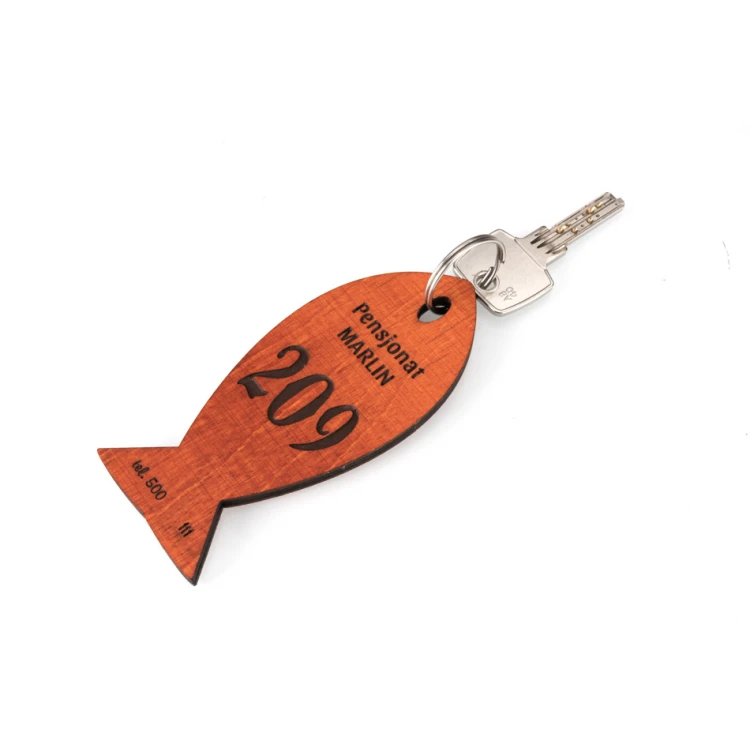 Brelok drewniany Fish 1 - kolor oranż wym. 110x48mm - BD043