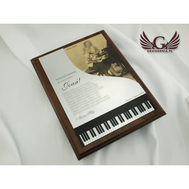 DYPLOM DLA PIANISTY GRAWEROWANY LASEREM - pionowy - SL039