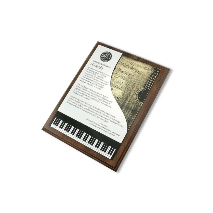 DYPLOM DLA PIANISTY GRAWEROWANY LASEREM - pionowy - SL039