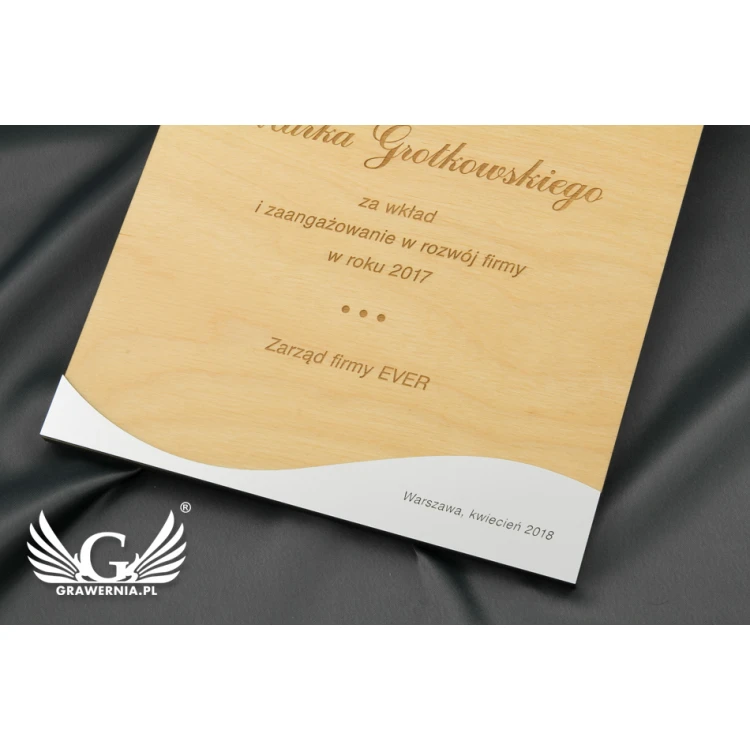 Dyplom drewniany grawerowany z laminatem - wymiary 275x190mm - DRE001