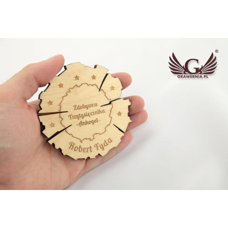 Medal drewniany na każdą okazję w kasecie z drewna - kolor jasny - MGR012
