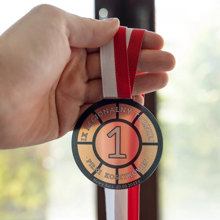 Medal z plexi z nadrukiem UV - wymiary: 70x73mm - MGR0102