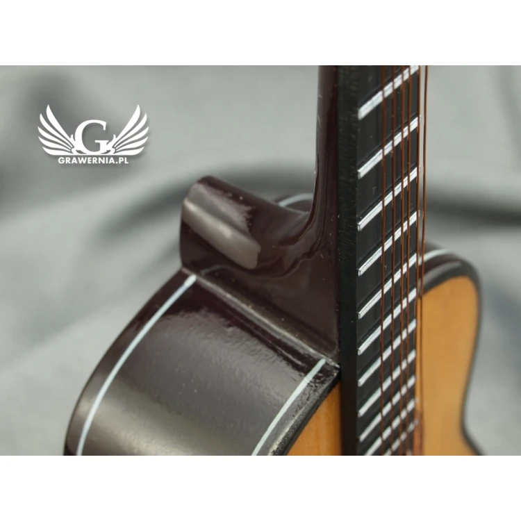 Mini gitara klasyczna z pozytywką - jasna - model MGT4
