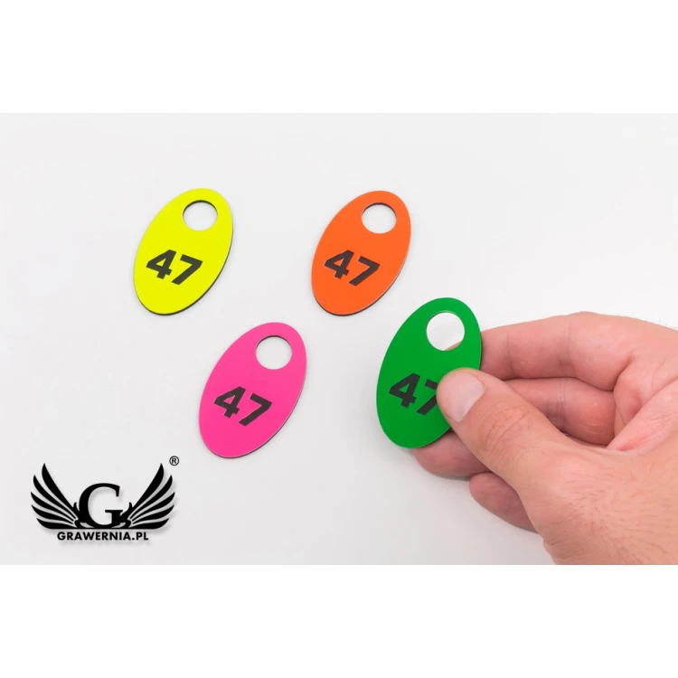 Numerki do szatni grawerowane - OWAL NEON - wym. 30x50mm - grubość 1.6mm - NSZ008