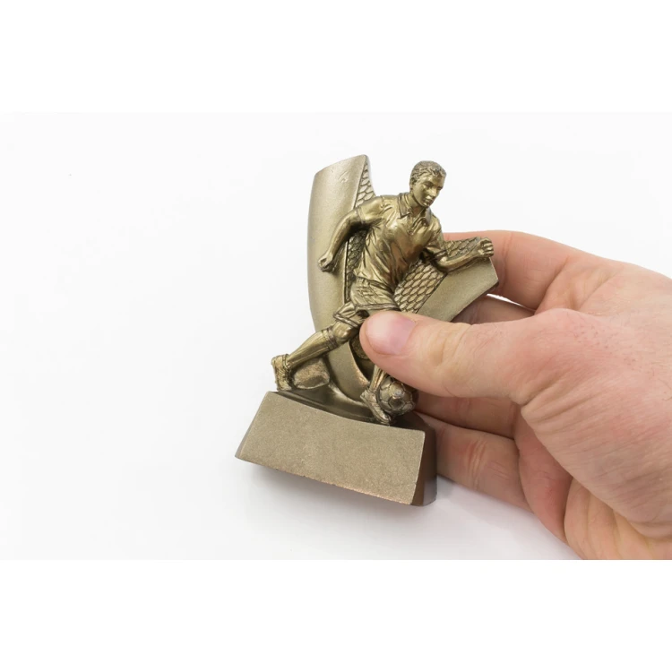 Statuetka Piłkarz - atrakcyjna figurka odlewana z Twoim grawerem - wysokość 10cm - FOL055