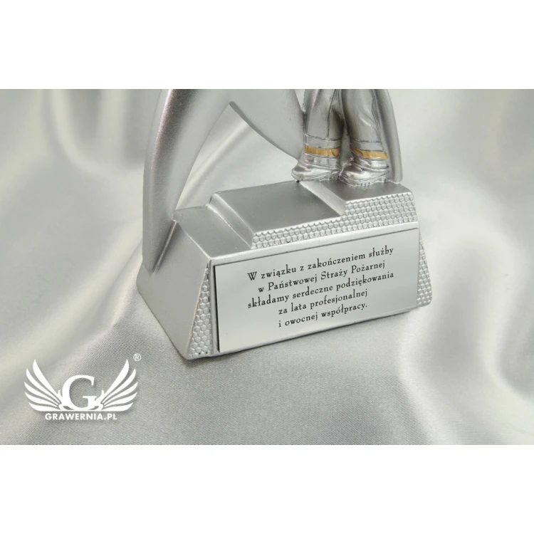 Statuetka ZASŁUŻONY STRAŻAK - atrakcyjna figurka odlewana - wysokość 16cm