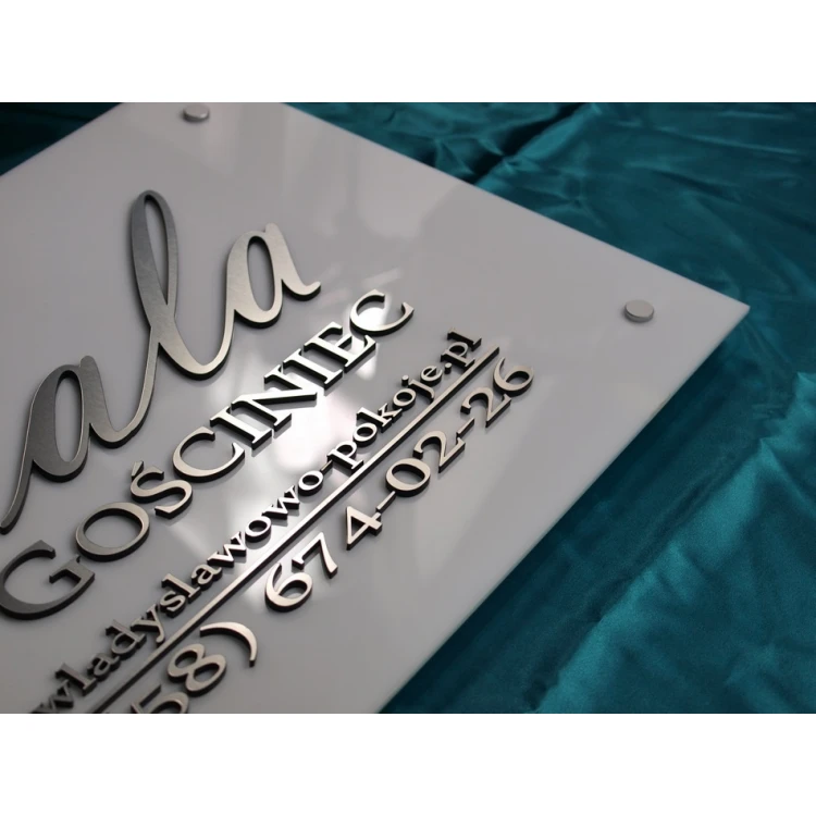 SZYLD Z WYPUKŁYM LOGO TWOJEJ FIRMY - SZ022 - wym. 700x450mm