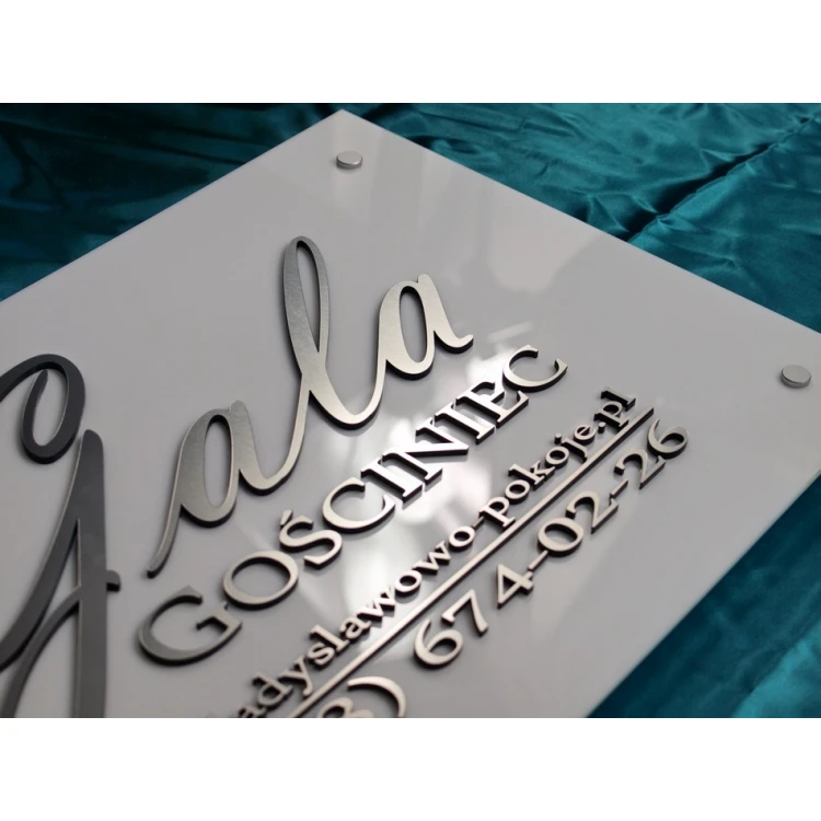 SZYLD Z WYPUKŁYM LOGO TWOJEJ FIRMY - SZ022 - wym. 700x450mm