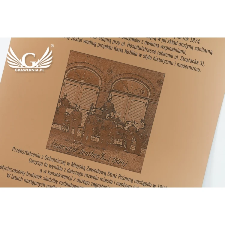 Tablica grawerowana pamiątkowa z fotografią - laminat exterior - wym. 470x680mm - TAB112