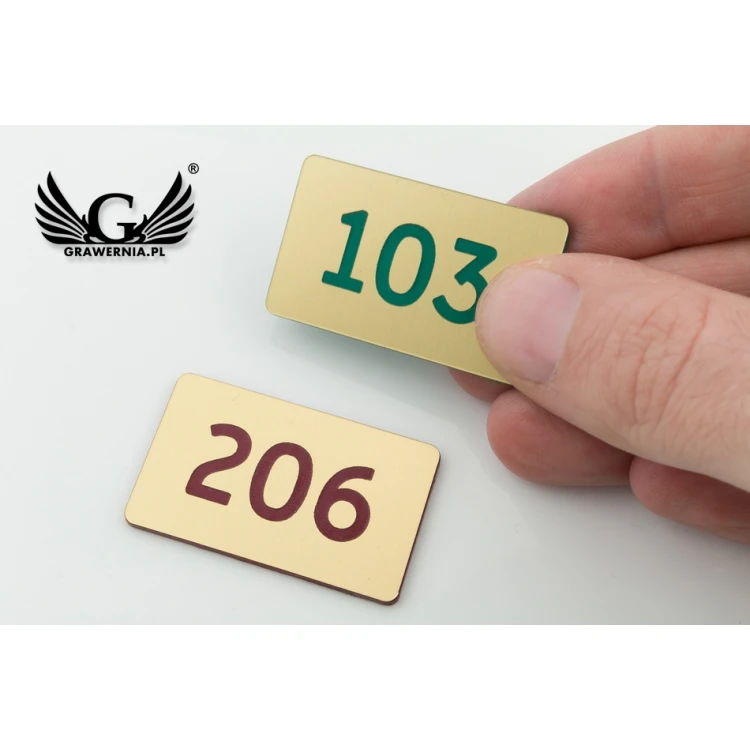 Tabliczki z numeracją na szafki i szuflady - złoty z kolorowym grawerem - ND026 - wym. 39x23mm 