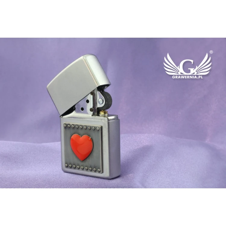 Zapalniczka Zippo Serce Czerwone Satin Chrome - ZIP022